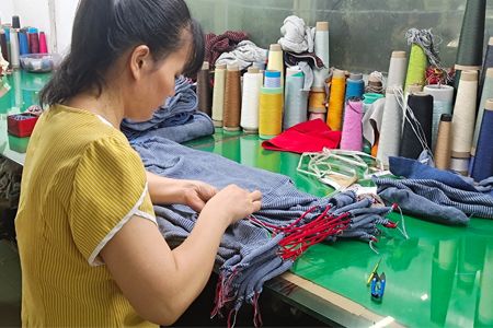 производитель пуловеров с круглым вырезом