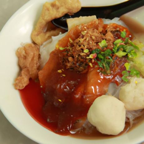 – Йонг Тау Фу с вкуснейшей рисовой лапшой, сладким соусом и соусом чили Шри Путих, серия Hot Yong Tau Foo