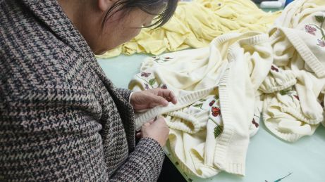 производство женских пуловеров